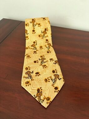 Disneyworld Vintage Tigger Men’s Tie Orange, Brown, Cream 100% Silk Approx 59”
